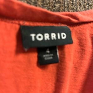 TORRID Women’s Plus Size 4X Orange cut out shoulder shortsleeved print shirt